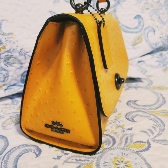 ‼️SOLD‼️ COACH: Tilly Top Handle with a 22" drop Detachable Strap - Picture 3 of 6